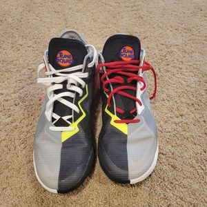 Nike LeBron 18 Low Bugs Vs Marvin Space Jam